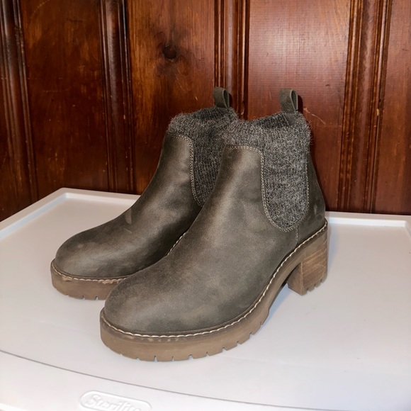 Boots - Picture 6 of 6